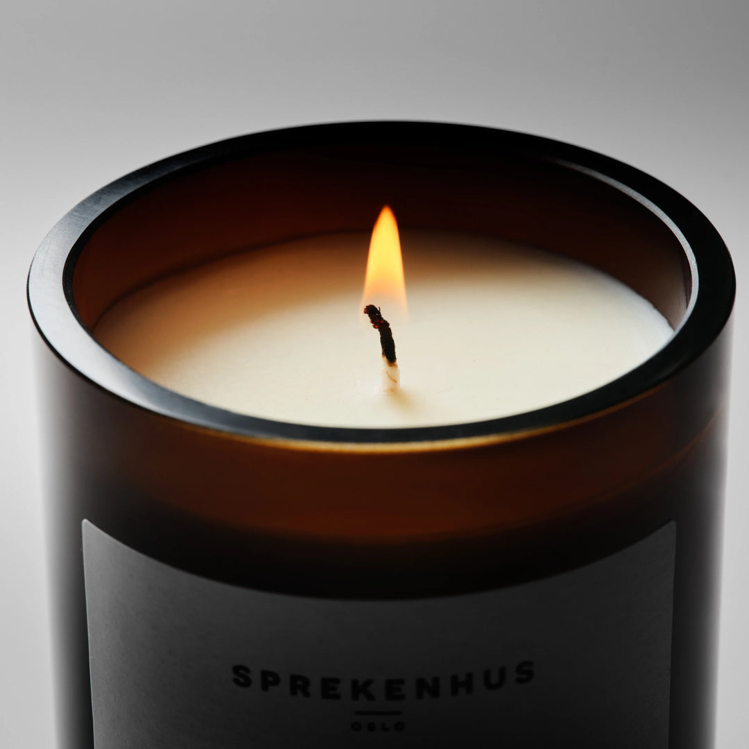 Fragranced candle 270 g - Amber Infatuation