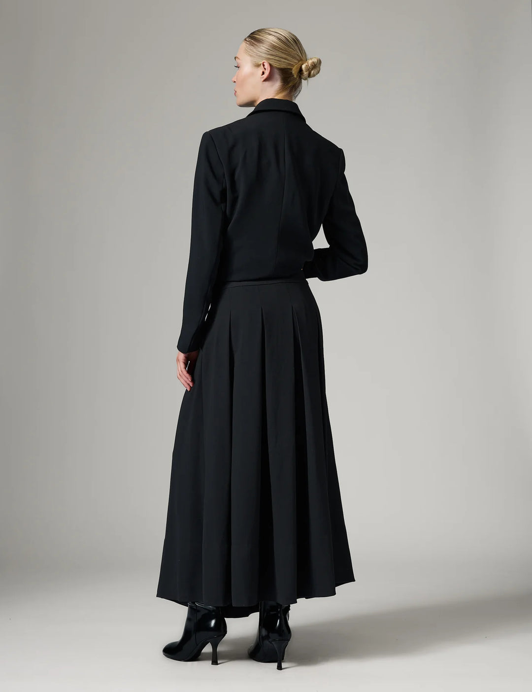 Chai Classic Gabardine Black
