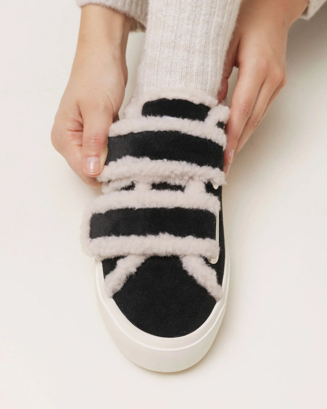 Shearling low velcro Black